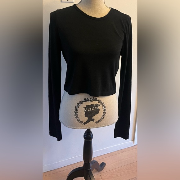 Wilfred Tops - WILFRED FREE Long Sleeve Black Crop Top LARGE